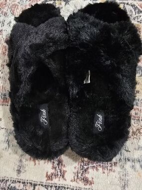 PINK Victoria's Secret Black Faux-Fur Slide Slippers